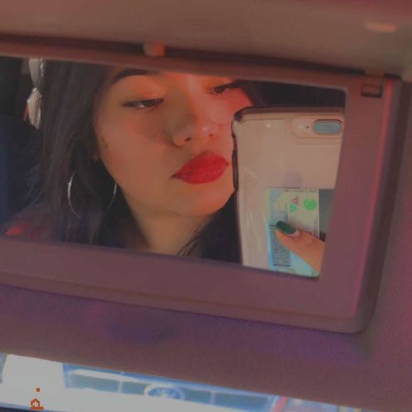 Meet your Posher, Nataly - Picture 1 of 1